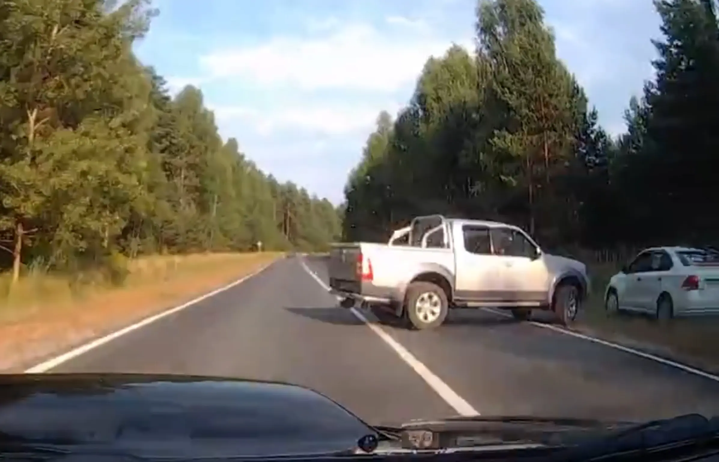 Tagasipööret sooritav kastiauto oleks äärepealt põhjustanud mitme sõidukiga raske avarii
