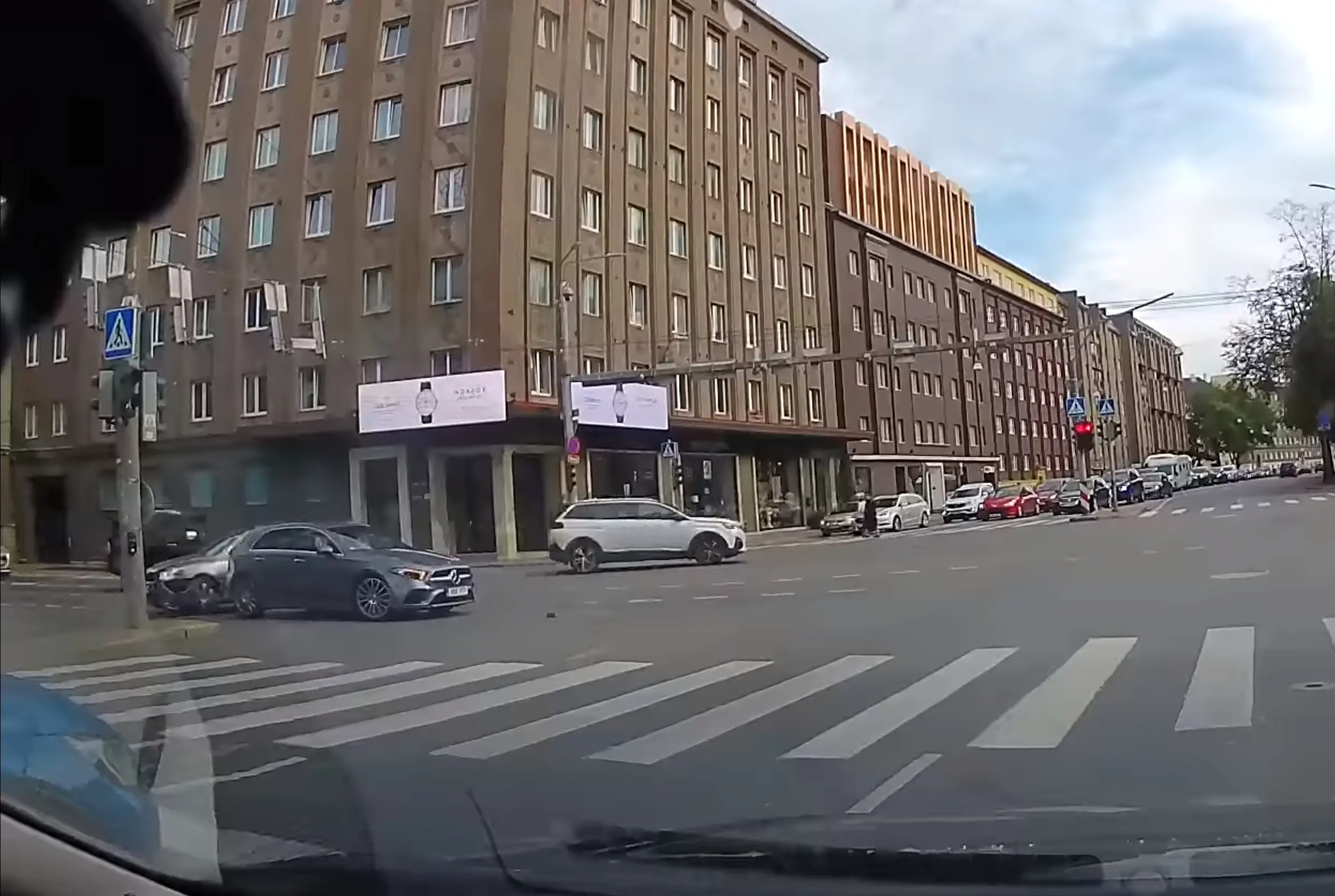 Väike mats keelatud vasakpöördel