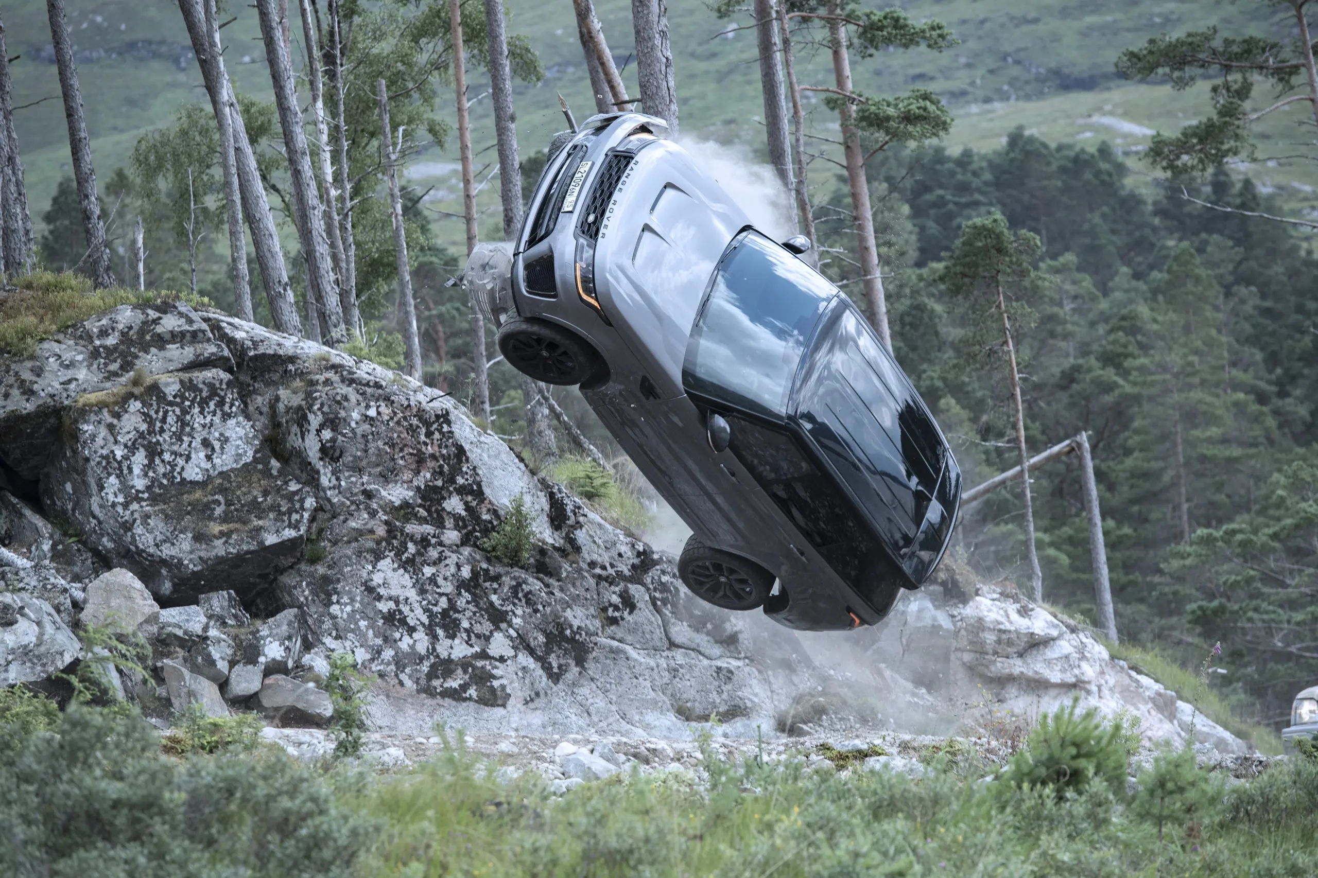 Range Rover Sport SVR astub üles uues Bondi filmis