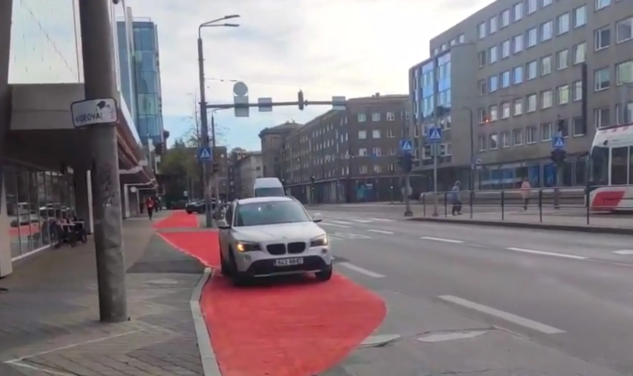 Autojuhtidel on punastest rattateedest savi