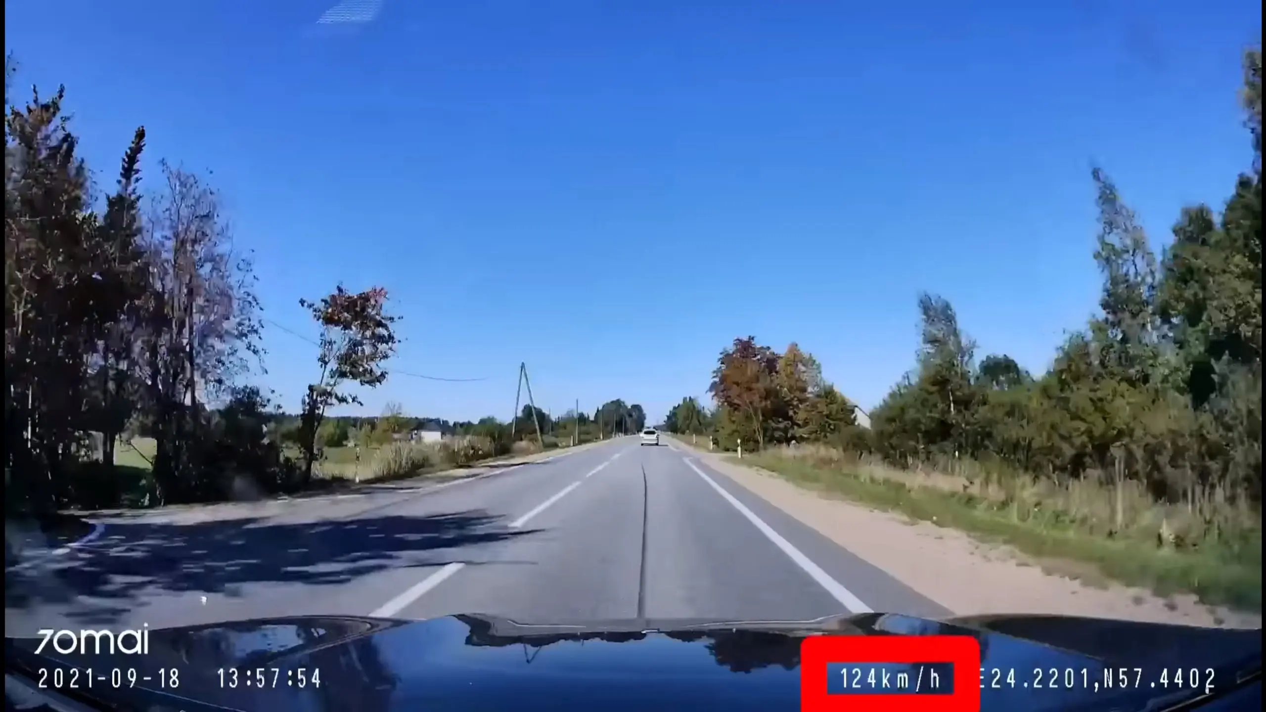 Video autor kirub troppi Zafira juhti, kes julges talle kõrvalteelt peateele ette keerata