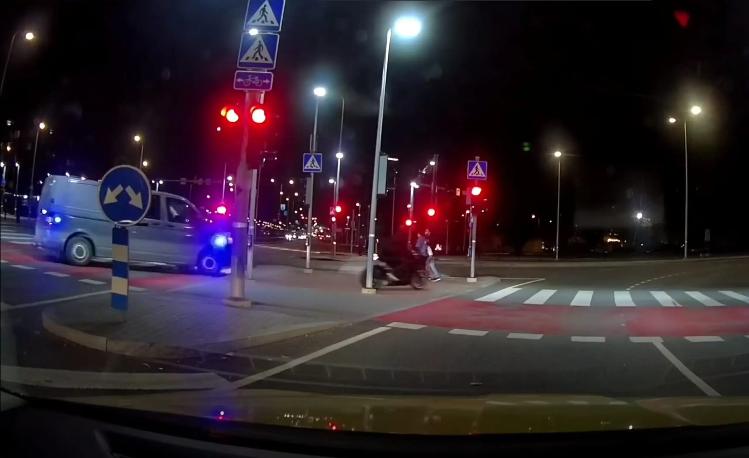 Politsei eest põgenev mootorrattur. Kas oleks pidanud alla ajama?