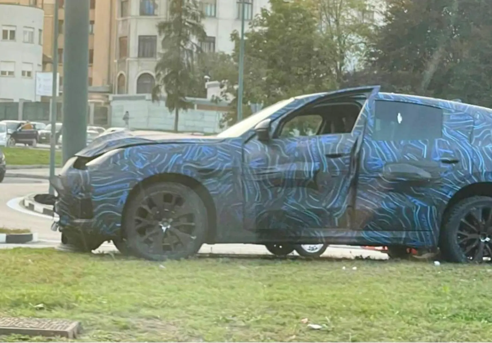 Maserati uue linnamaasturi testimisel juhtus õnnetus