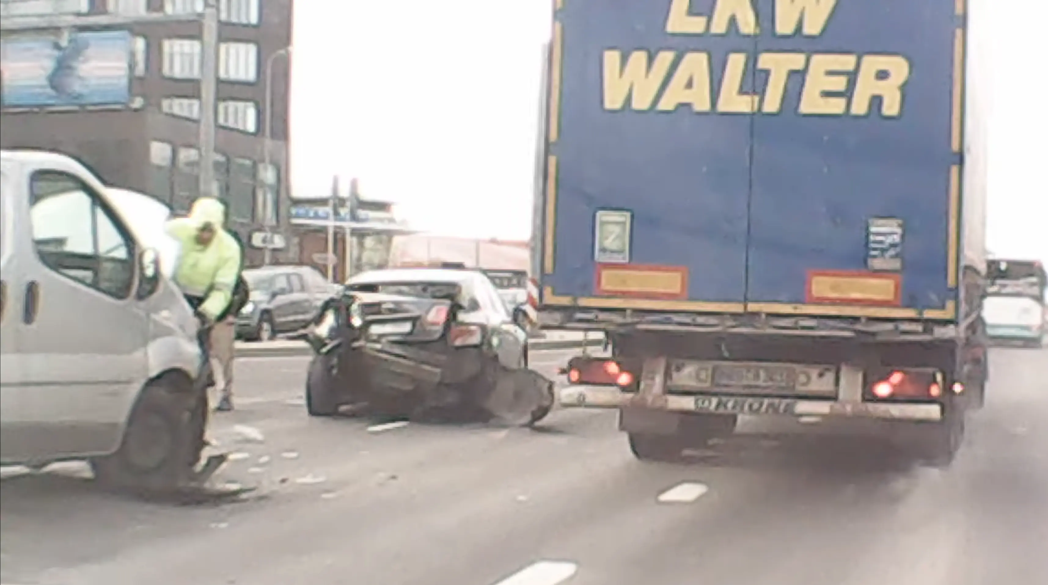 Videod eilsest liiklusõnnetusest T1 keskuse juures