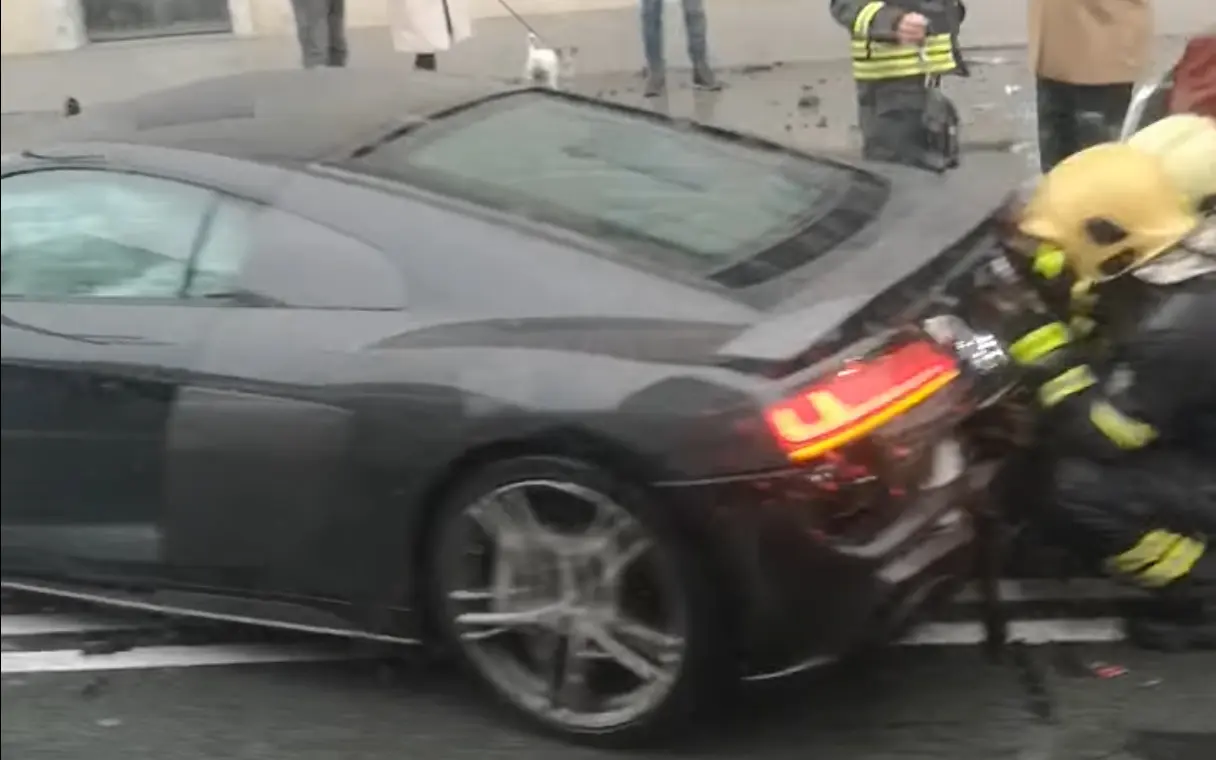 Gonsiori tänaval põrkasid kokku Audi R8 ja Audi linnamaastur