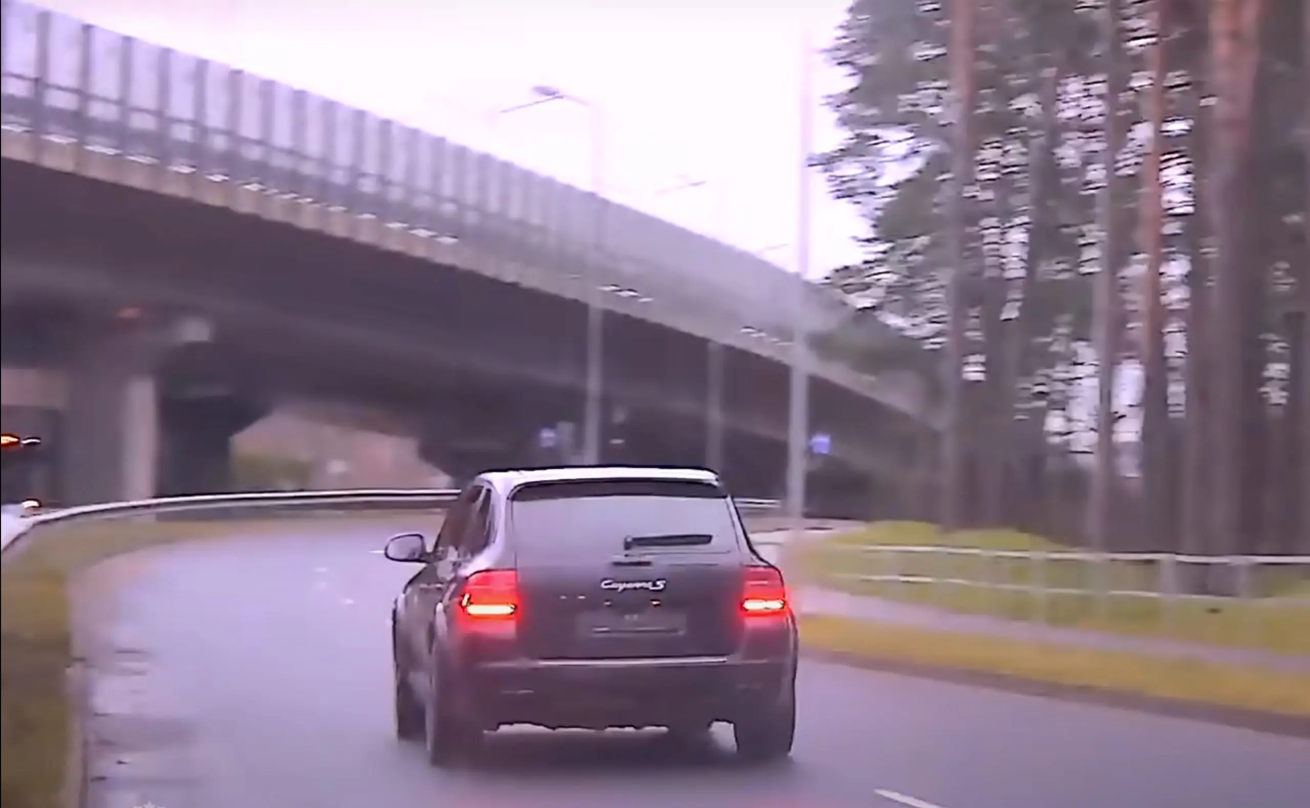 Riias toimus suur tagaajamine Porsche ja kolme politseiauto osavõtul