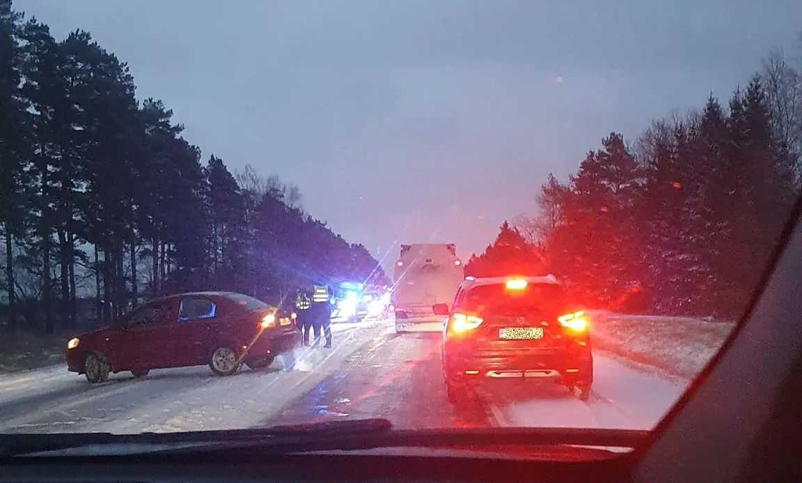 Sillamäe lähedal Tallinna-Narva maanteel toimunud suures avariis sai viga neli inimest