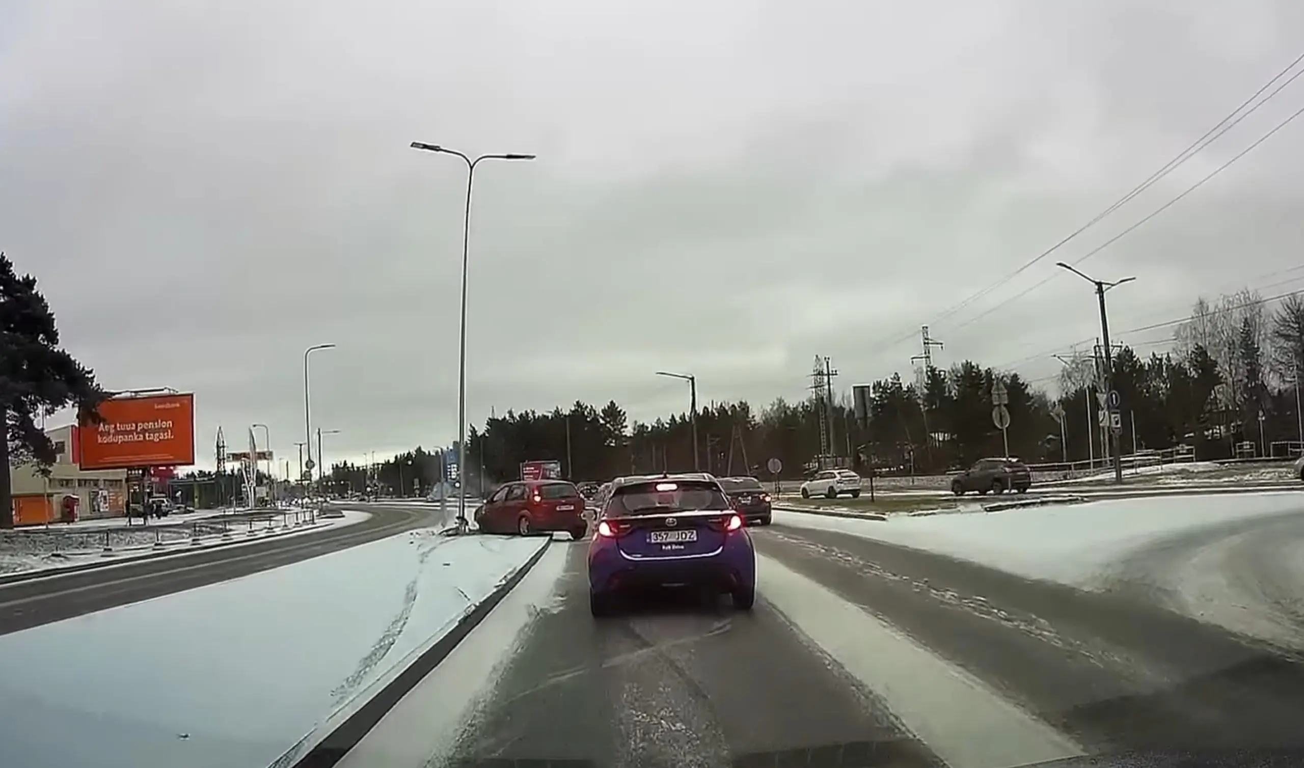 Vabaduse puiestee ja Pärnu maantee ristis toimunud avariis sai inimene kannatada