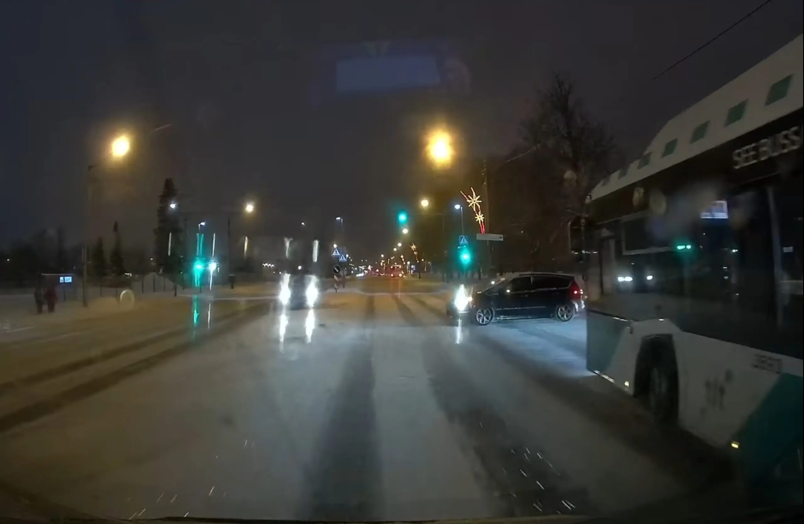 Avarii bussi eest ootamatult välja hüpanud autoga. Kuidas oleksid käitunud sina?