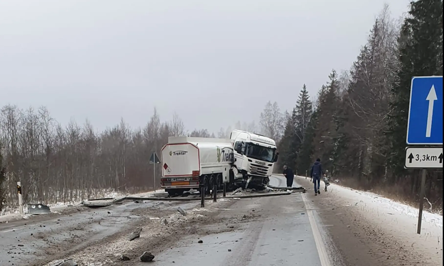 Tallinn - Viljandi maantee 22. kilomeetril on suur avarii kütuseveokiga. Liiklus häiritud