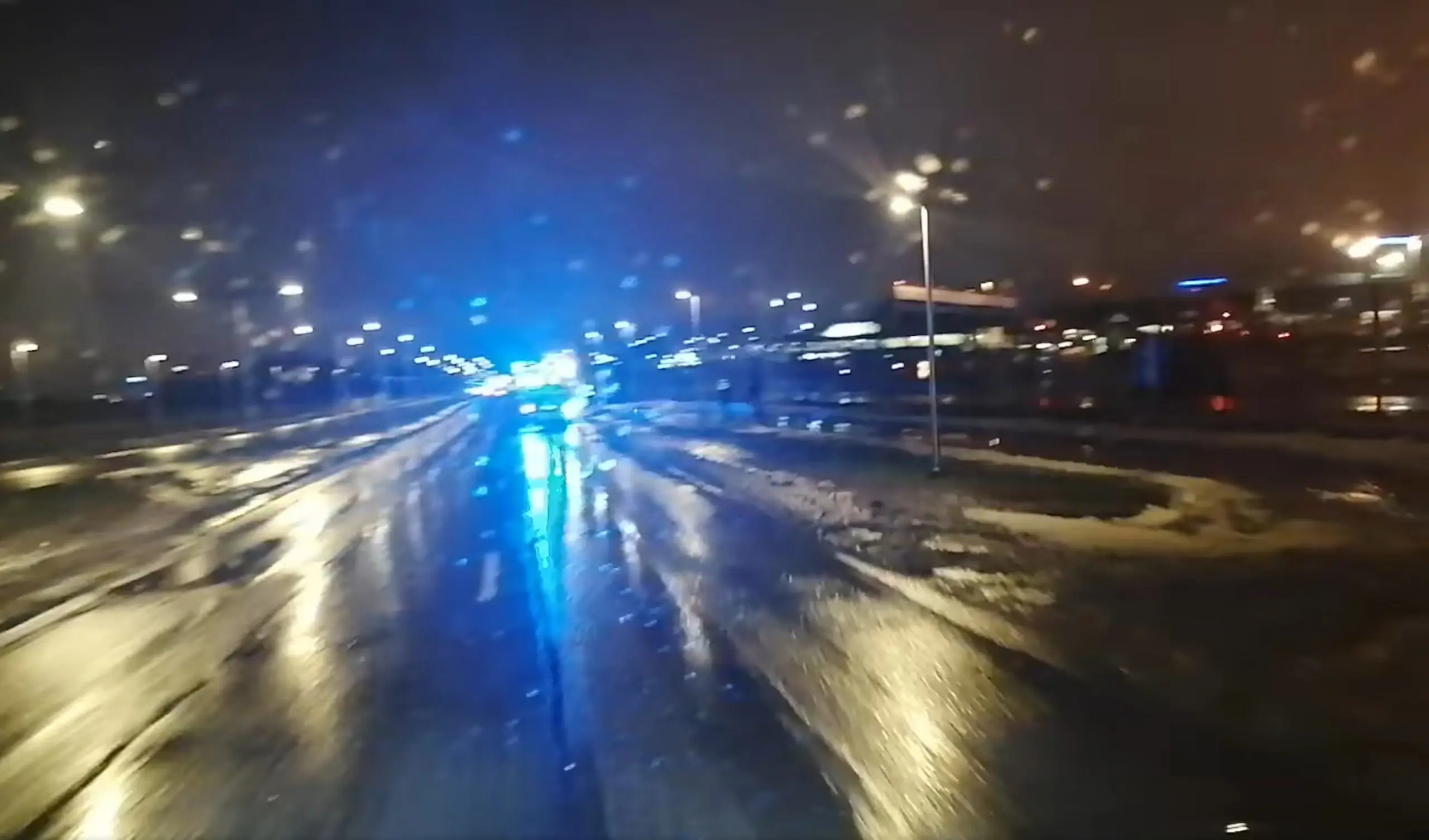 Avarii teinud purjus naisterahvast sõitis menetlema kolm politseiautot ja kiirabi