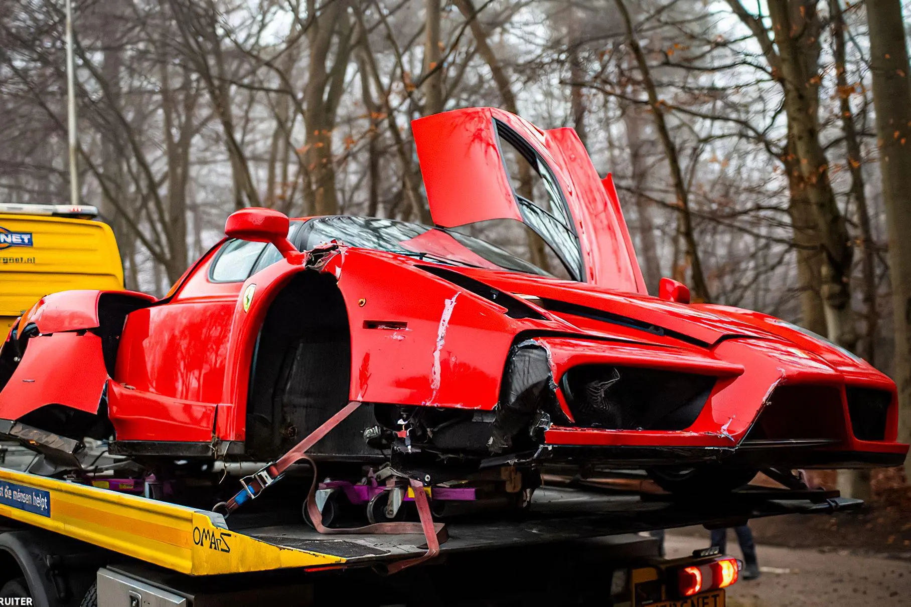 Hollandis sõideti segamini haruldane 3 miljoniline Ferrari Enzo