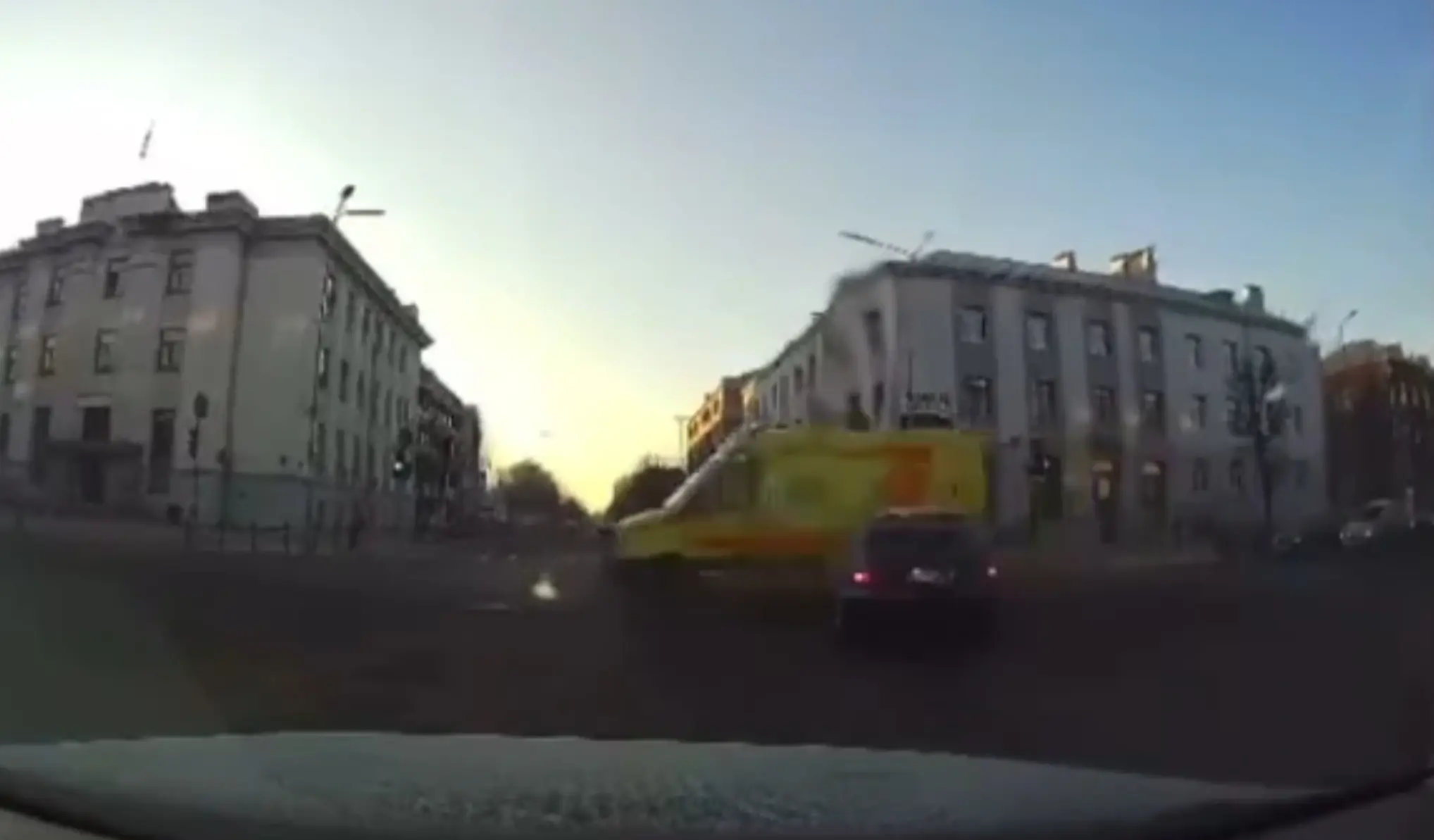 Ristmikule sõitnud auto võttis kiirabi maha