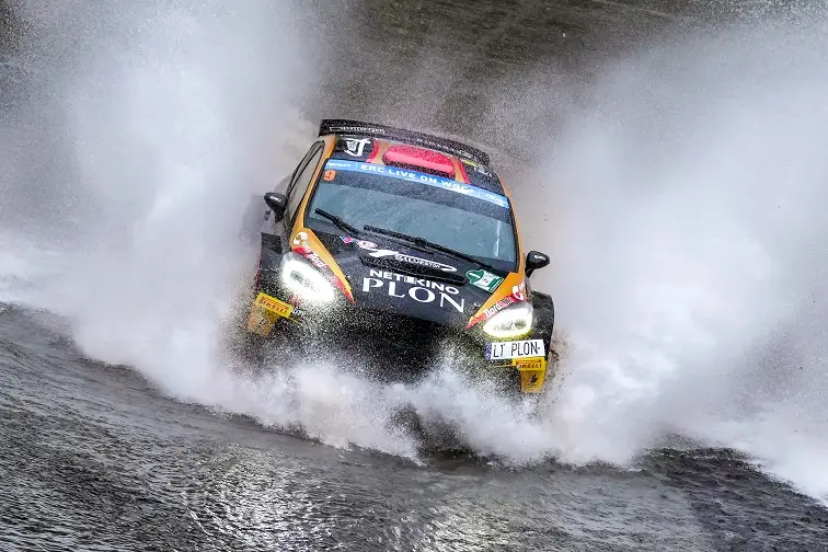 Ken Torn ja Kauri Pannas pidid Assooride ralli katkestama