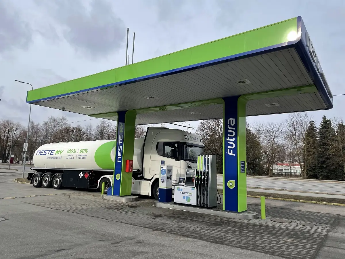 Neste loobus fossiilkütusest oma transpordis