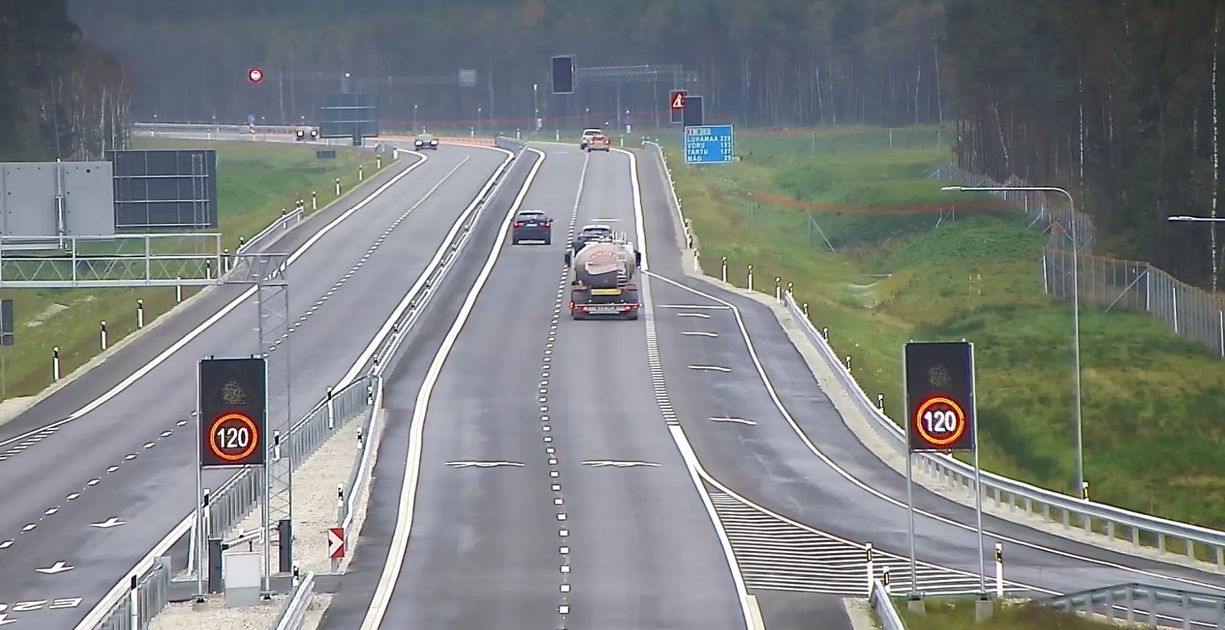 Tänasest alustatakse piirkiiruste tõstmisega maanteedel