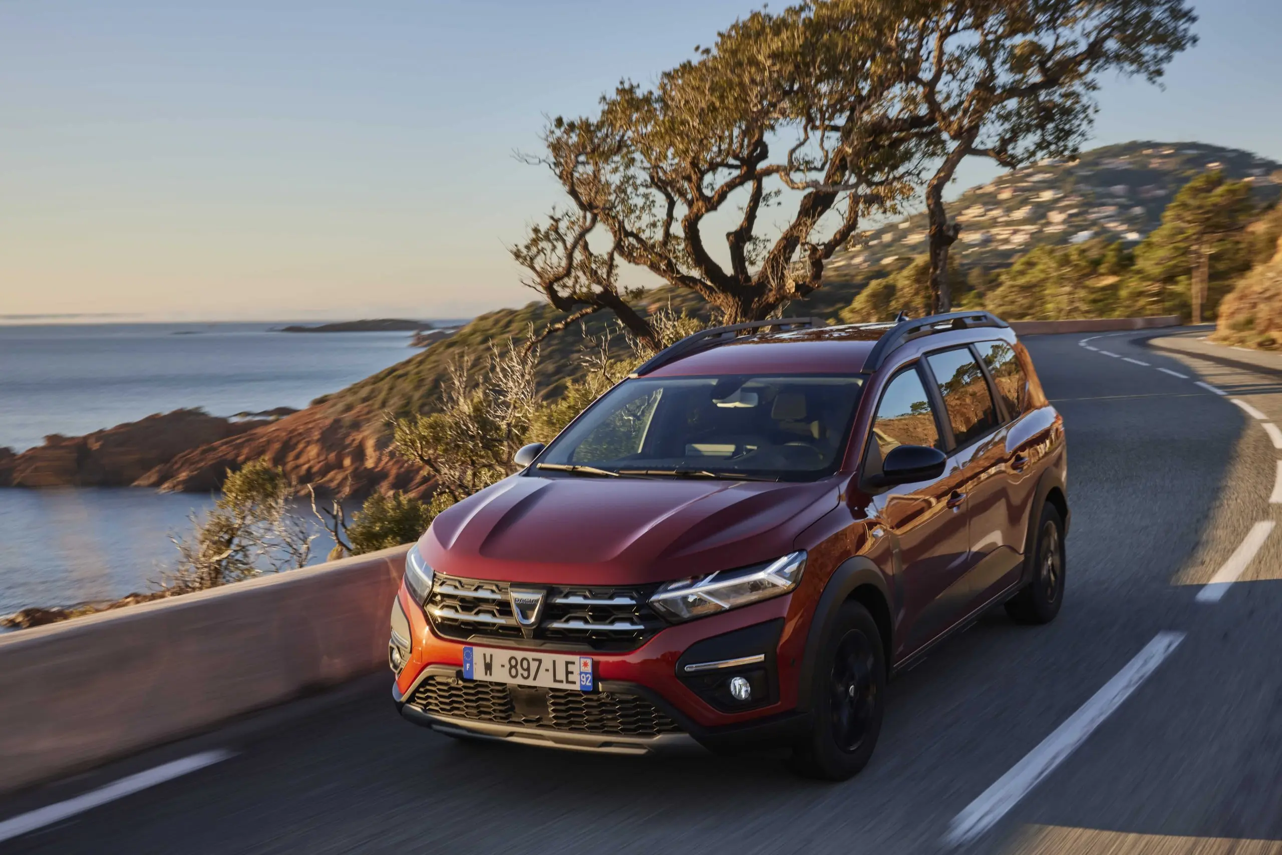 Dacia on Maamessil kohal uue 7-kohalise Joggeri ning täiselektrilise Springiga
