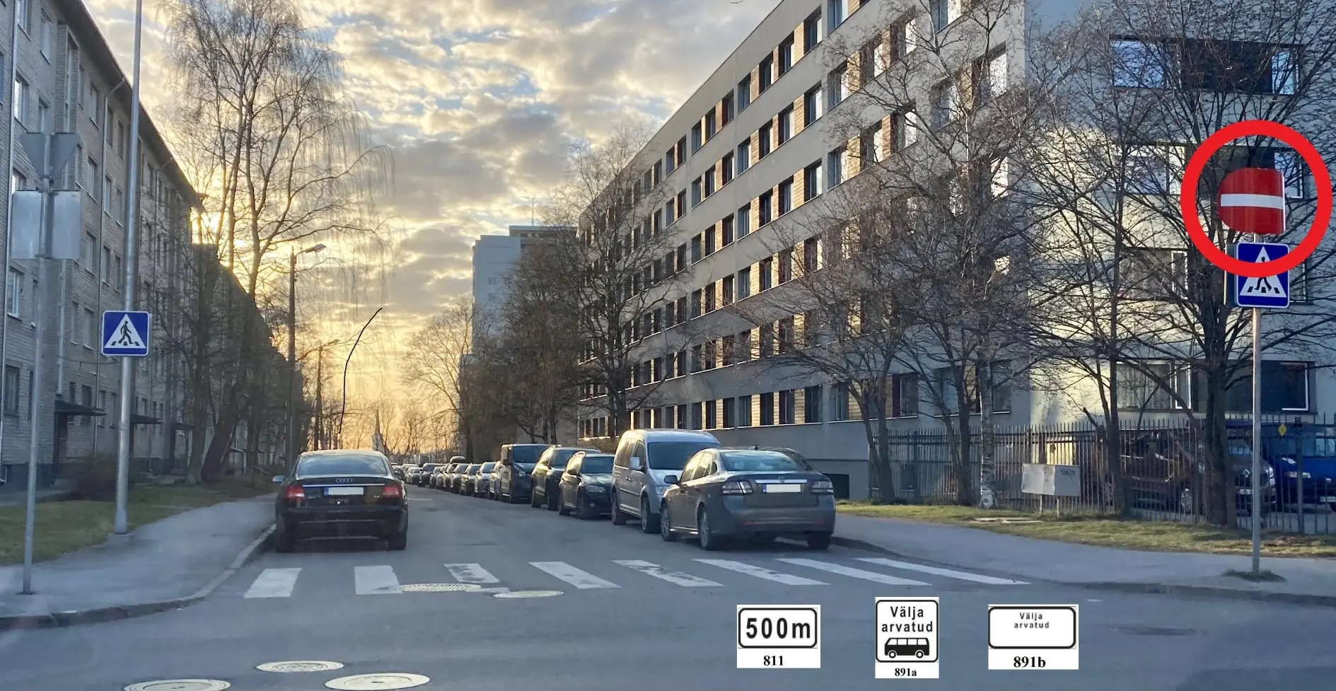 Tähelepanu! See märk keelab ka jalgrataste ja kergliikurite sissesõidu