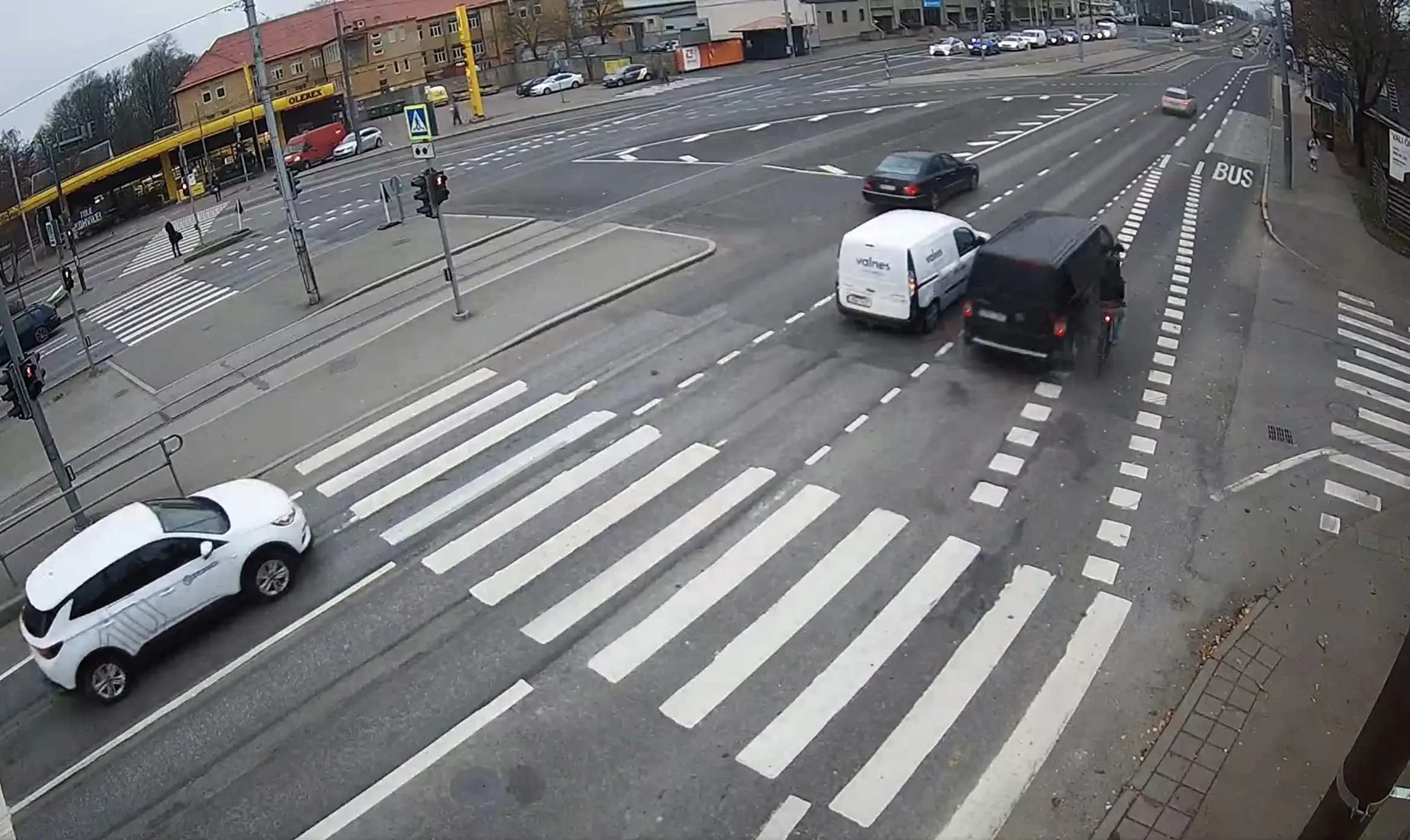 Tervet mõistust kasutades jäävad ratturid ellu ja autod kriipimata