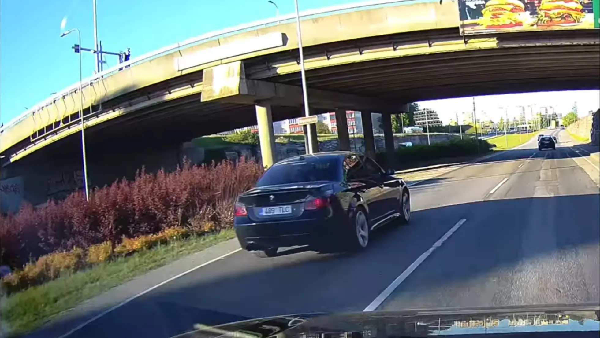 Kindlustuseta ja ülevaatuseta, kihutab linnas 150 km/h