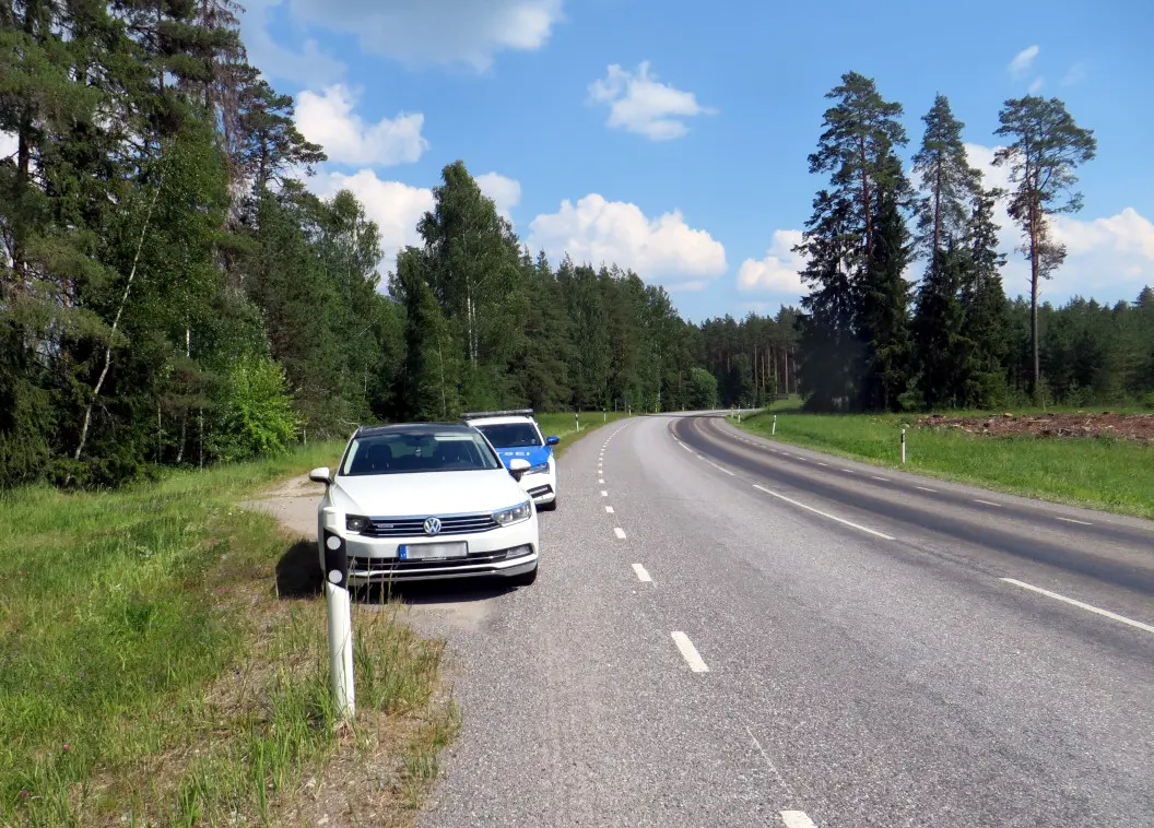 Ülemäära kihutanud autojuht pisteti arestimajja