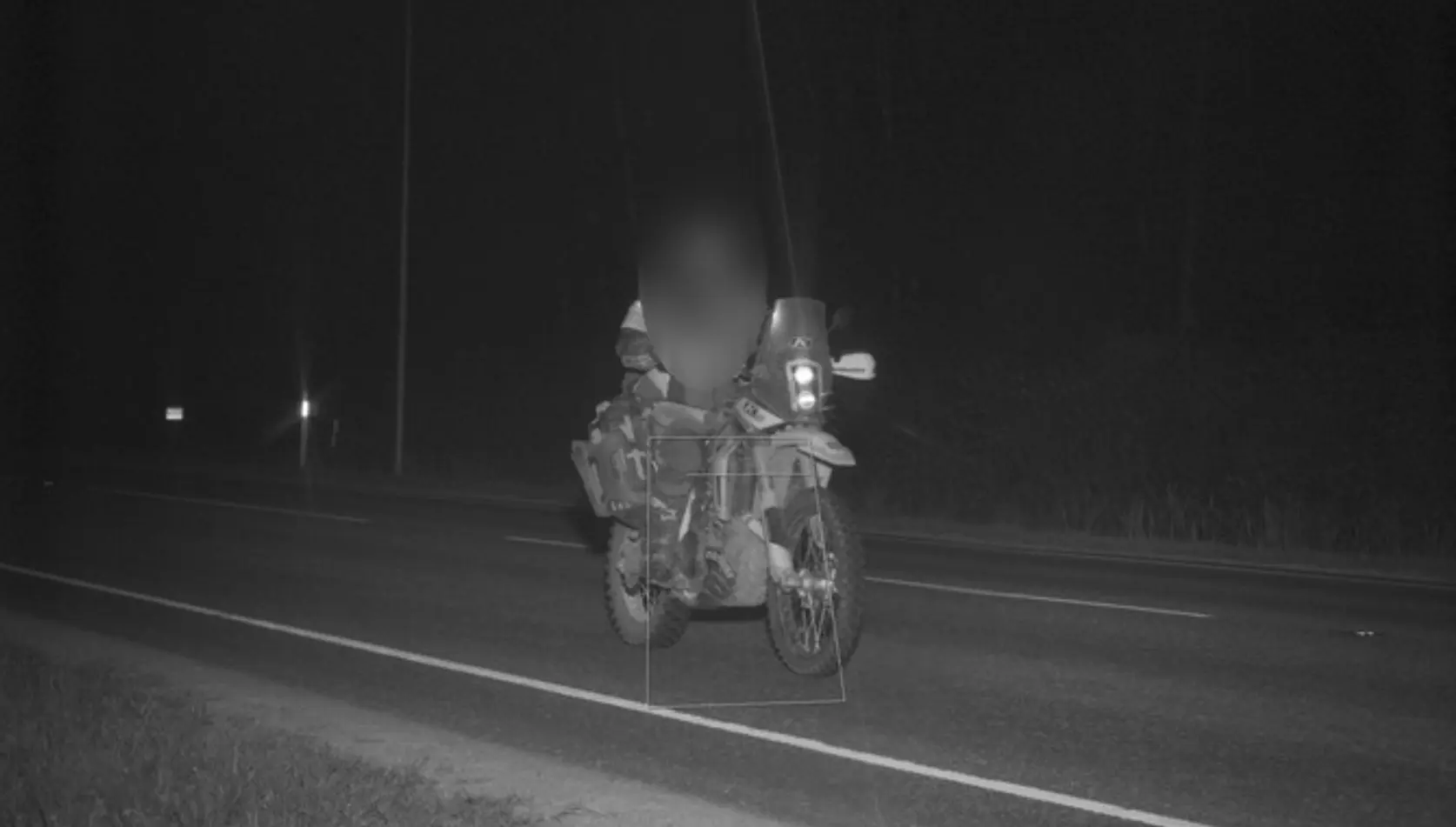 Mootorrattur ületas kiirust, näitas kaamerasse keskmist sõrme ja pani hiljem pildi oma sotsiaalmeediasse. Nii ta kätte saadigi