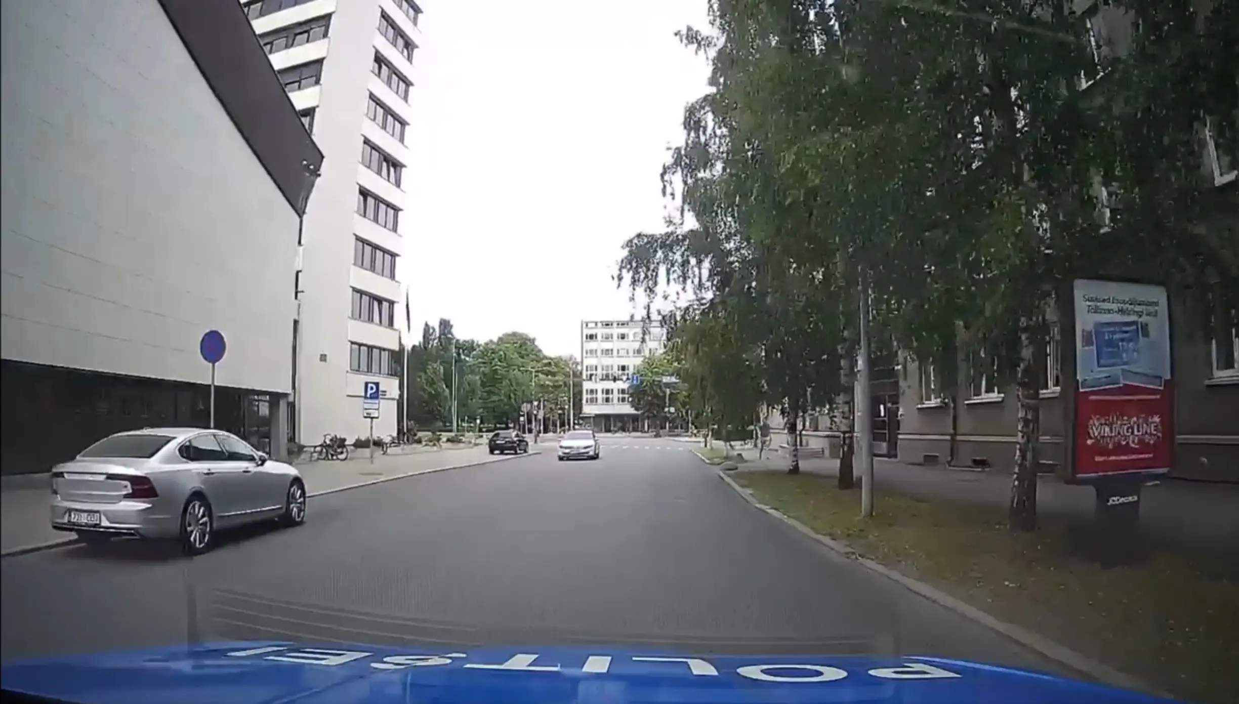 Purjus ja lubadeta naga püüdis Tallinnas ärandatud autol politsei eest põgeneda