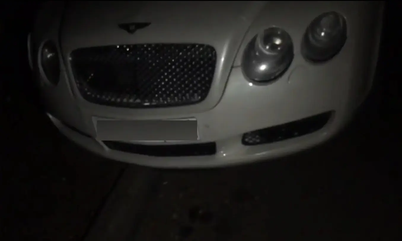 Vaata, mis juhtub, kui mingi rets Bentley kallale lasta