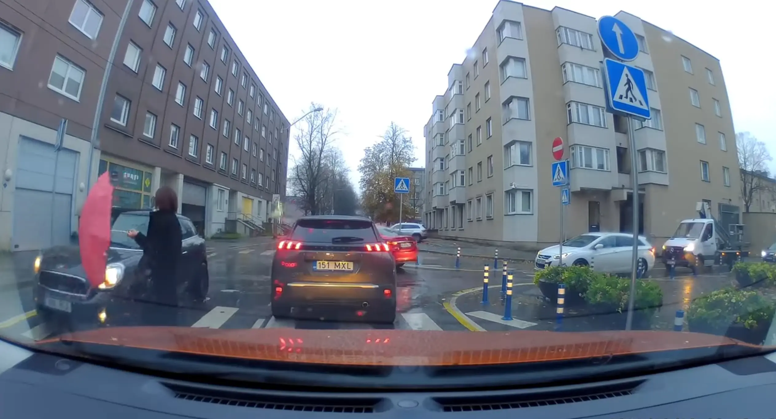 Vihmaga on autodel alati kiire kuiva garaaži pääseda