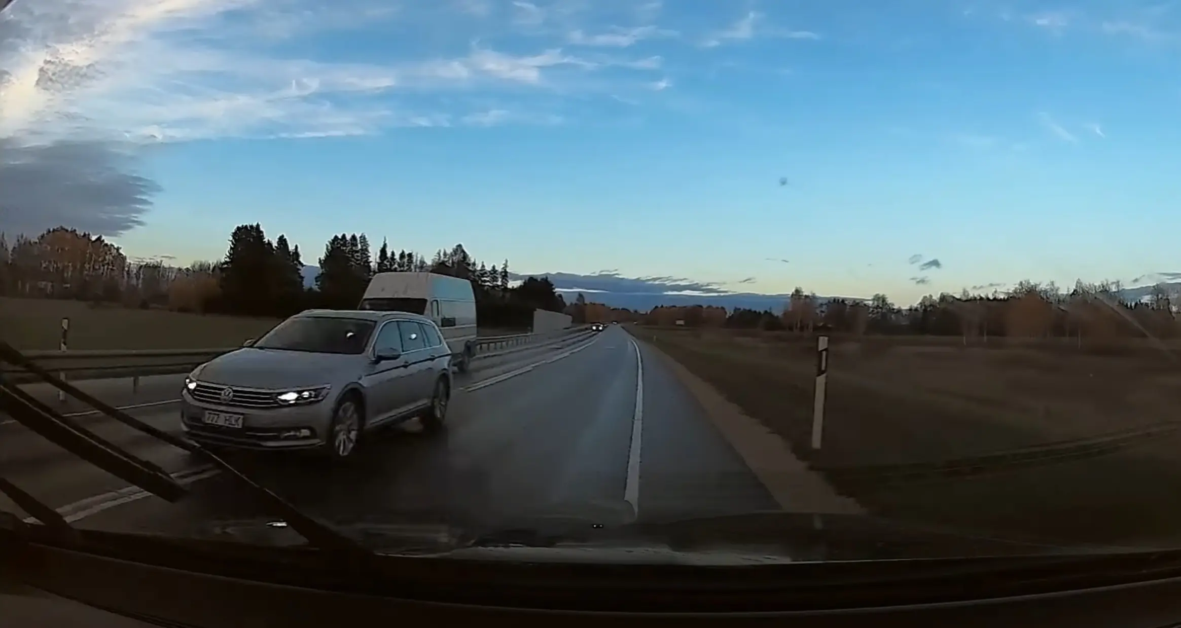 Ajas veits ropendama, kirjutab video autor. Miks ainult veits?
