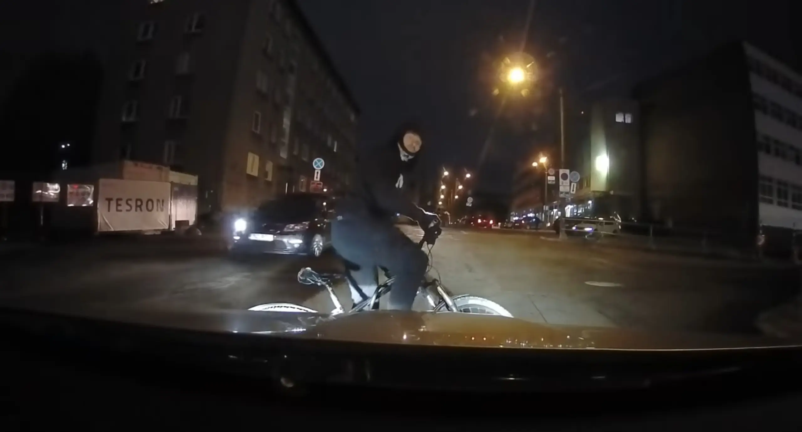 Vaata, kas EKRE poliitik sõitis jalgratturile meelega otsa?