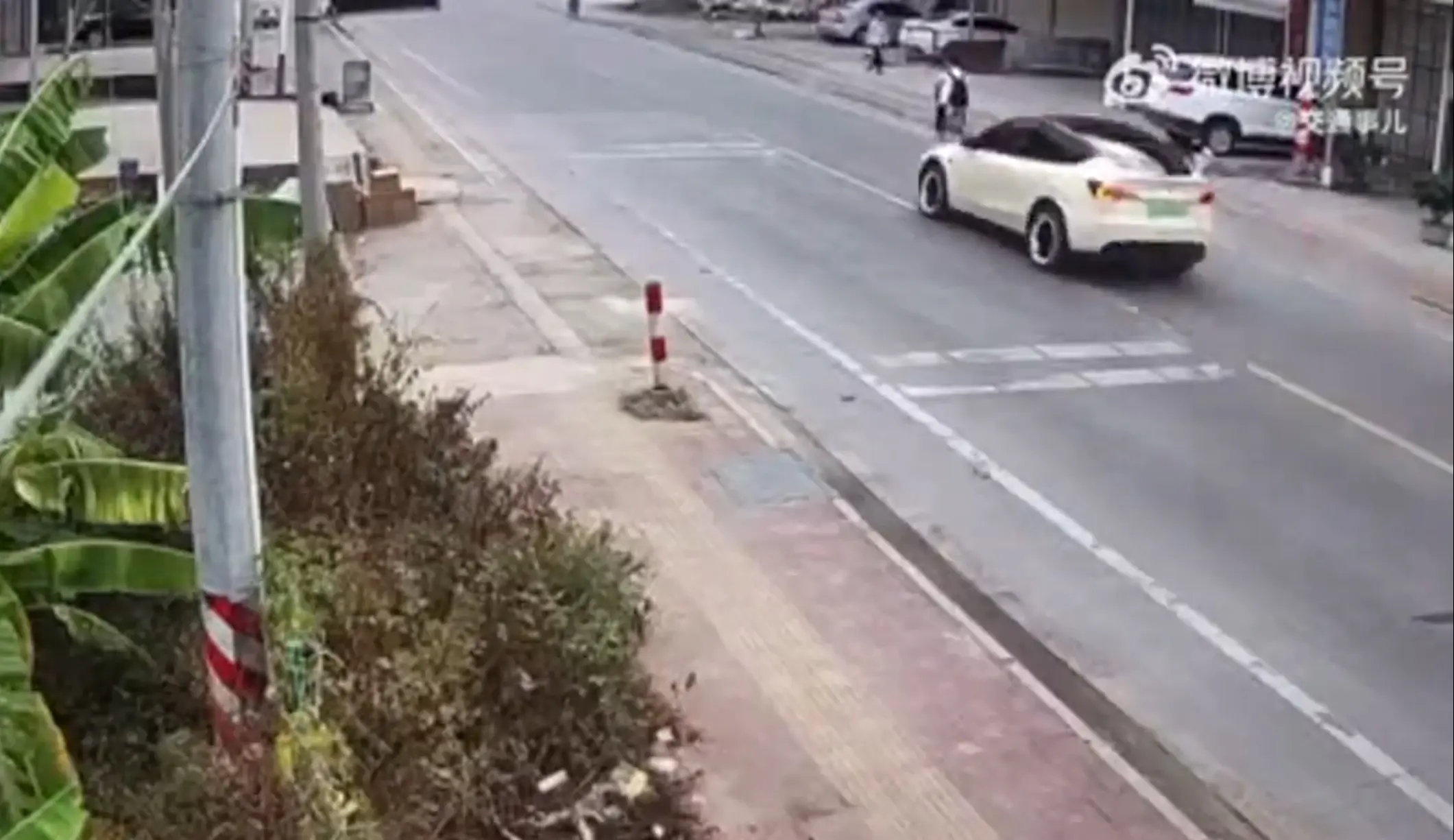 Tesla Model Y iseenesliku kiirenduse tagajärjel hukkus kolm ja sai viga samuti kolm inimest