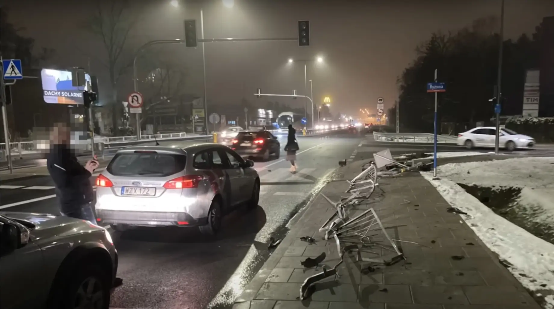 Ebaadekvaatne bemmijuht niitis maha aia ja valgusfoori