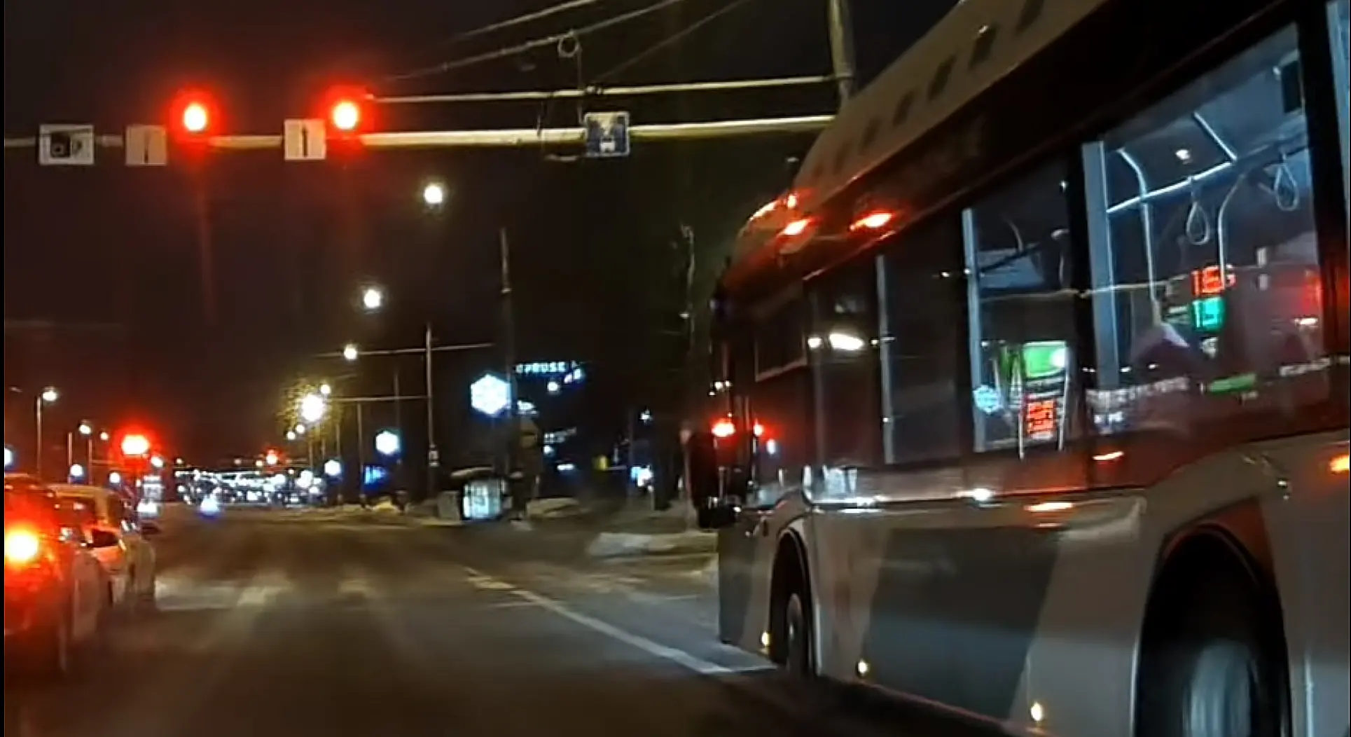 Videod: kui bussijuhidki enam foorituledest ei hooli, siis on kord juba päris käest ära