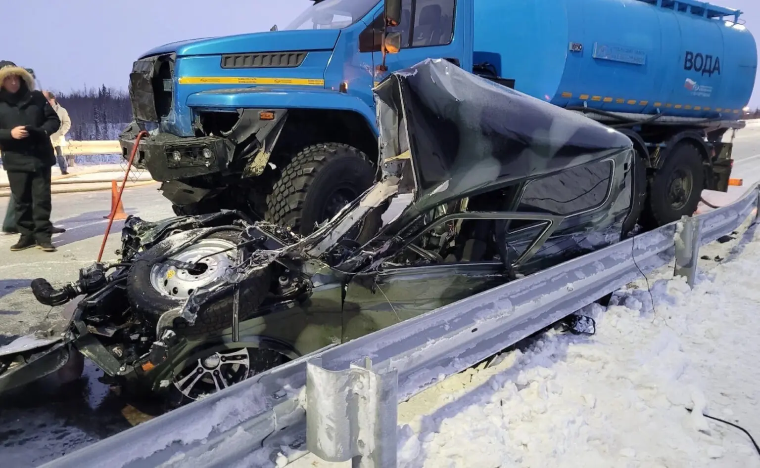 Äsja load saanud noor naine läks esimesele iseseisvale sõidule ja sõitis end veoauto alla surnuks