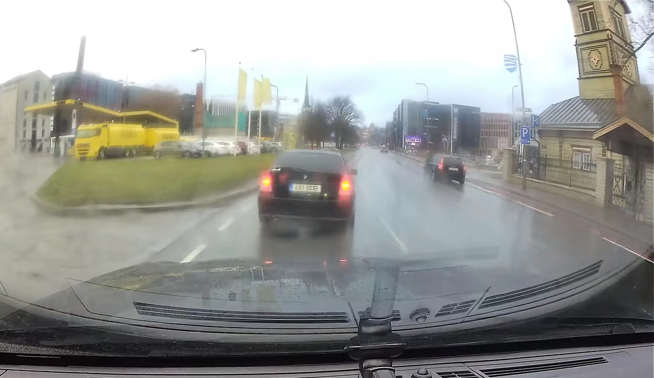 Vahtraleht ja BMW - see näib iseenesest juba välja nagu provokatsioon
