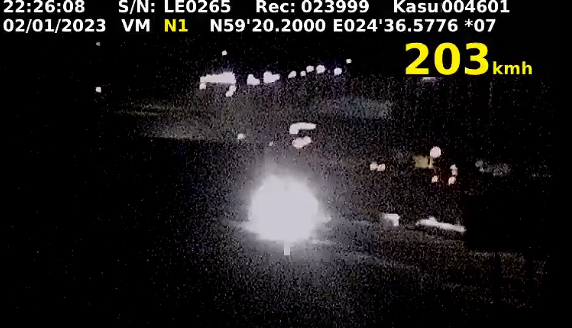 203 km/h politsei radarisse kihutanud juhtimisõiguseta roolijoodik pisteti trellide taha