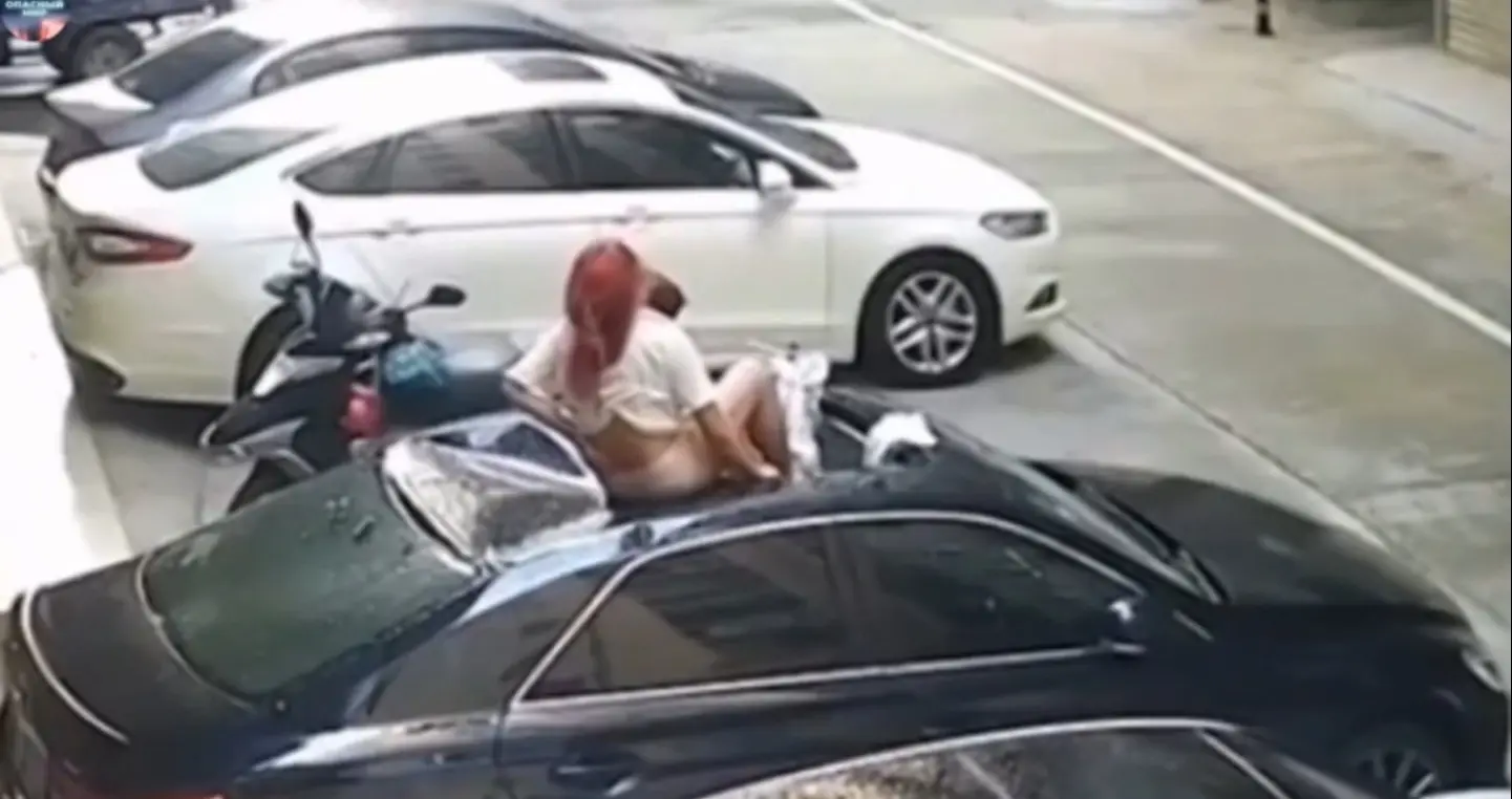 Tšikk sadas kõrgustest auto katusele, kuid jäi imekombel ellu