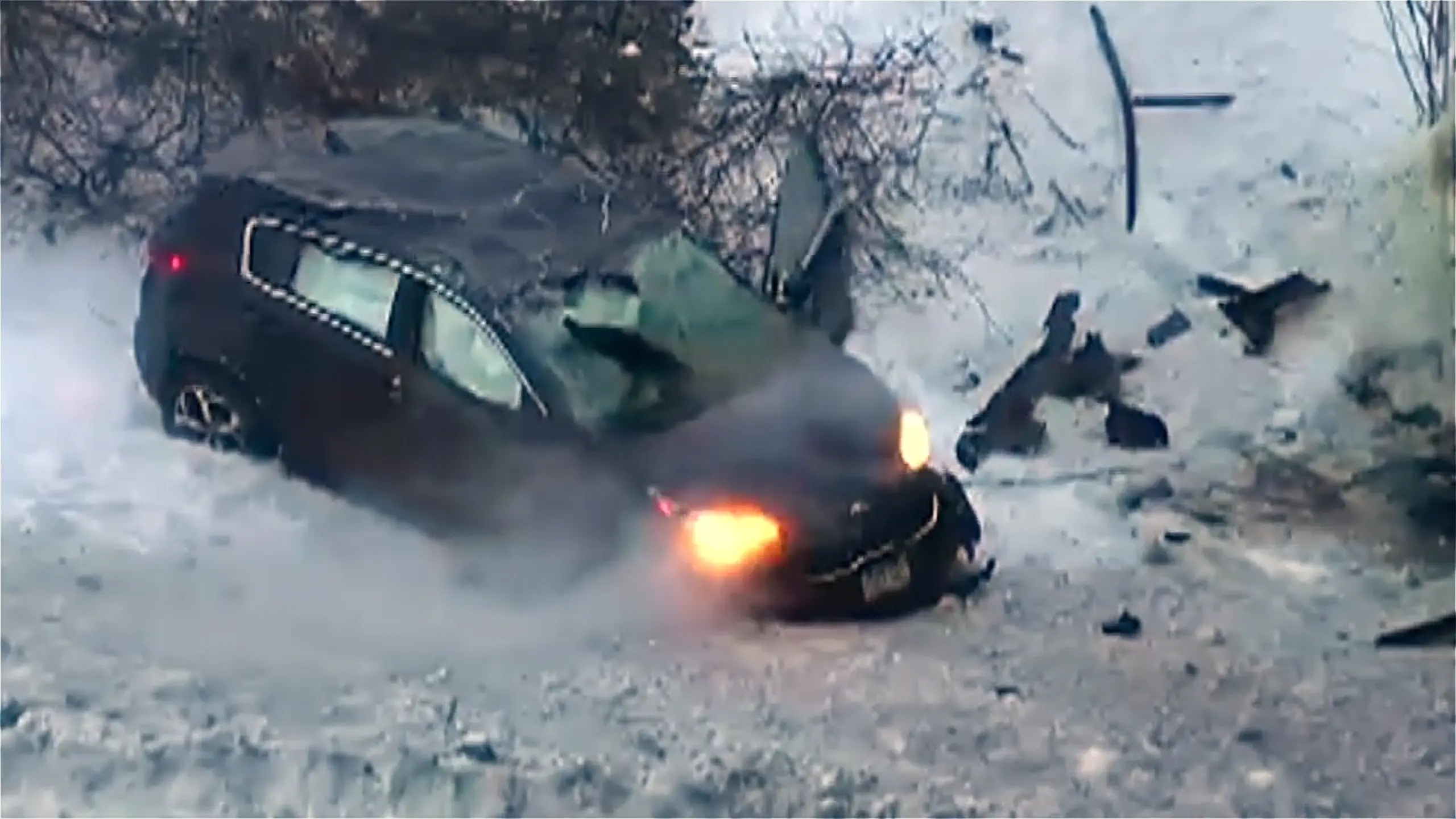 Kia kukkus tagaajamise käigus sillalt alla