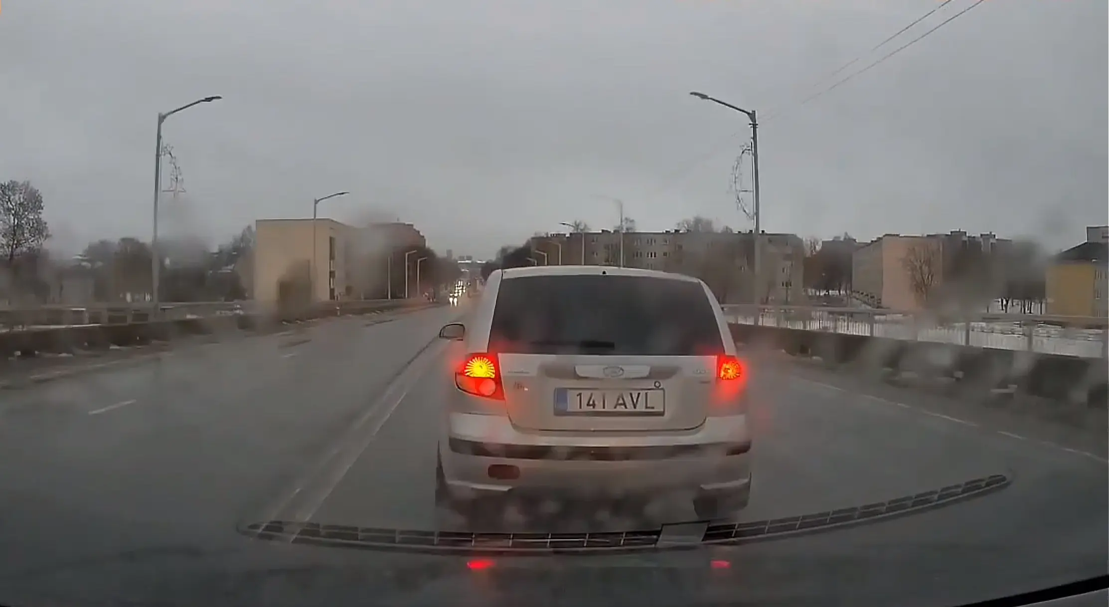 Liiklusraev Narvas päädis politseisse pöördumisega