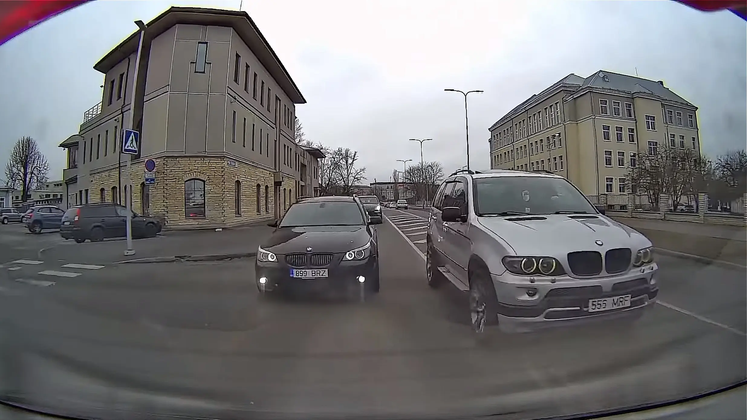 Vana BMW X5 paisutab kõvasti enesehinnangut ja sõiduoskusi