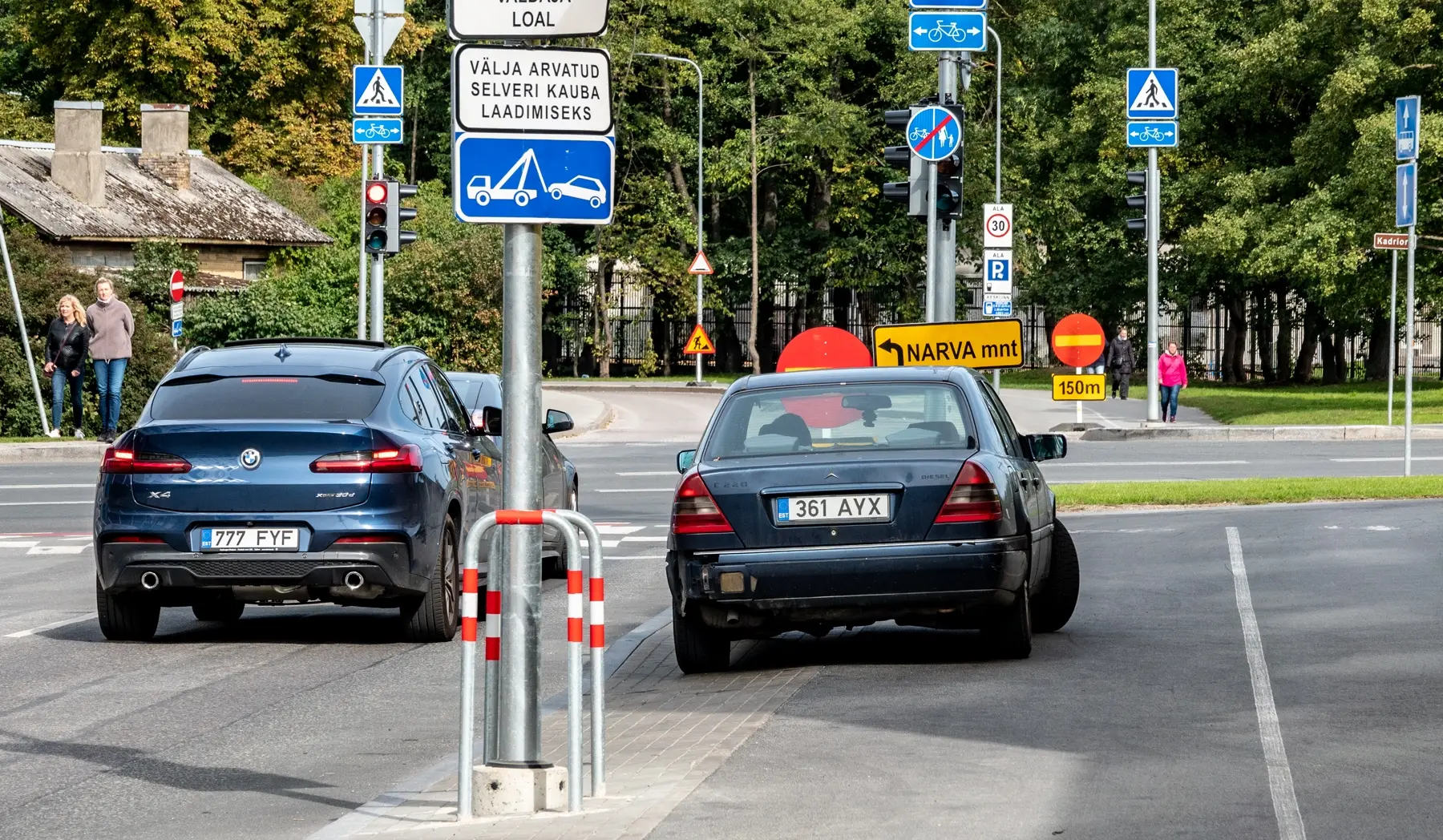Parkimine kõnniteedel, ka kauba laadimiseks, keelatakse ära