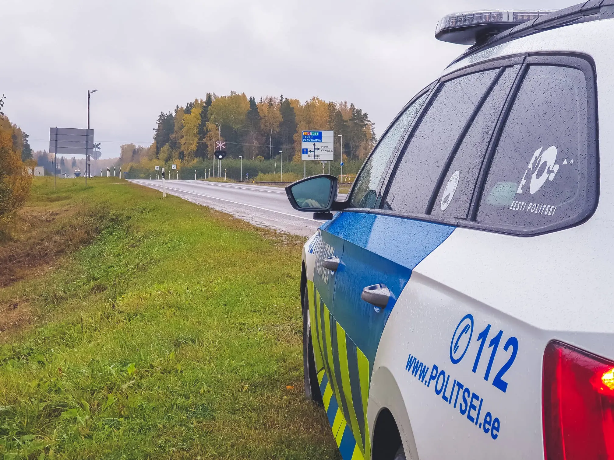 Pärnumaal Tõusi külas hukkus raskes liiklusõnnetuses inimene