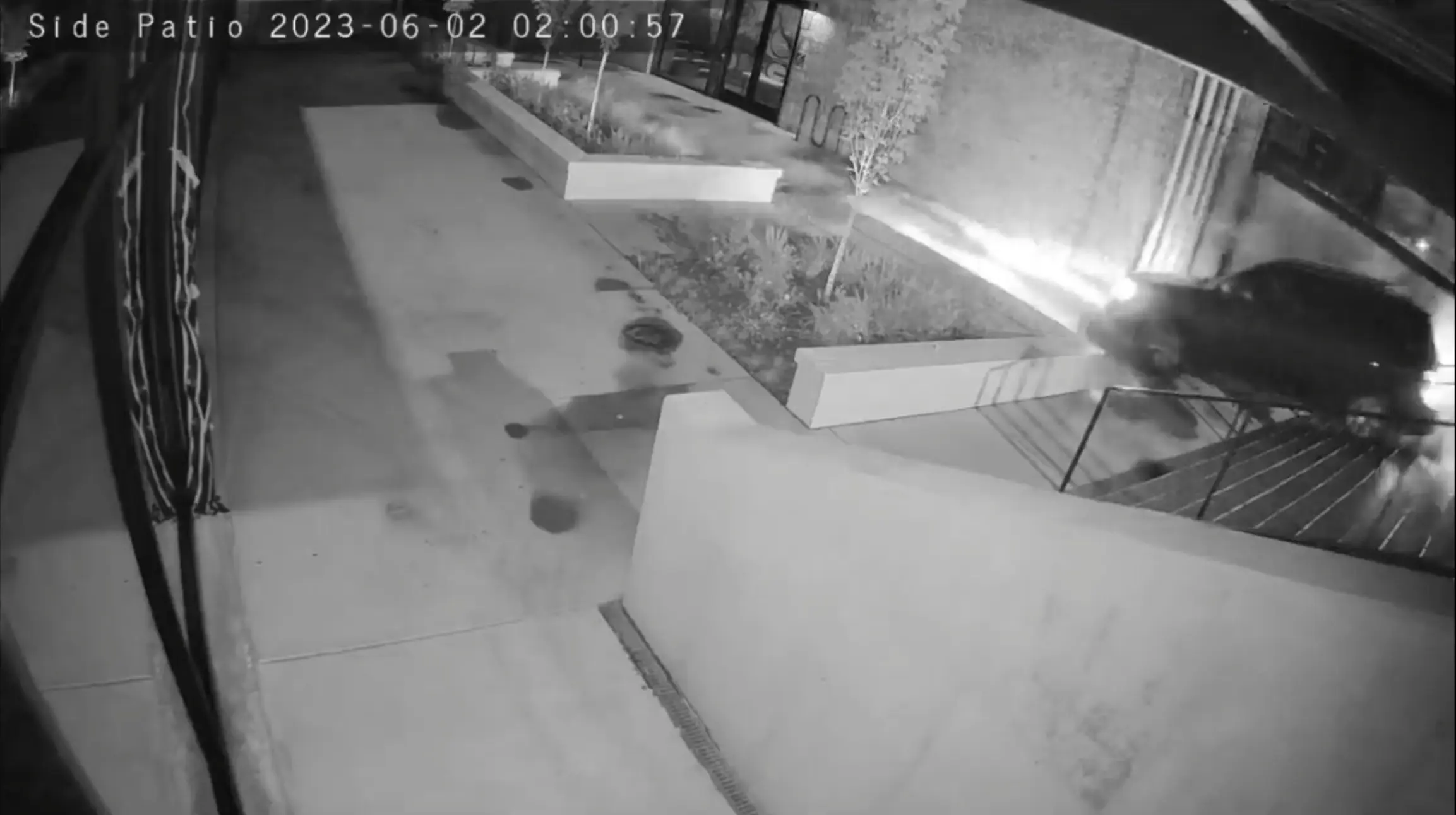 Treppidest alla, üle puude ja läbi kivibarjääri - autol oli raske öö