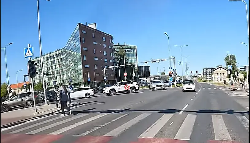 Kas mopeedautode juhid peaksid samuti elementaarsete teadmiste kontrolli läbima?