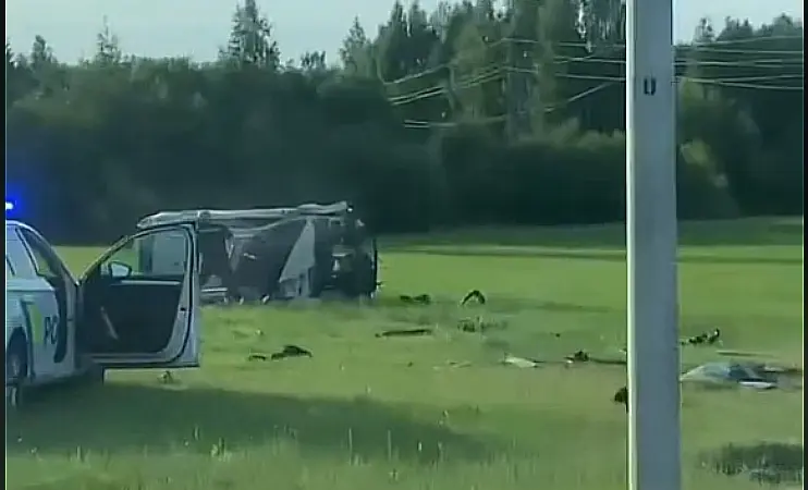 Nagad võtsid rendiauto, põgenesid sellega politsei eest ja keerasid lõpuks üle katuse