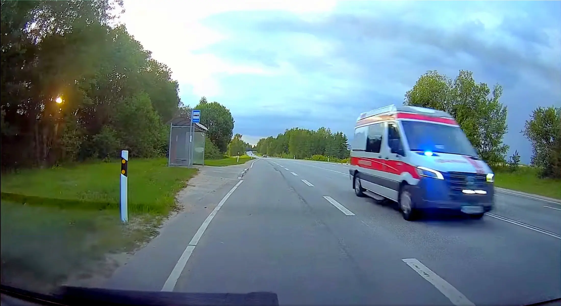 Märka alarmsõidukit ja lase abi läbi