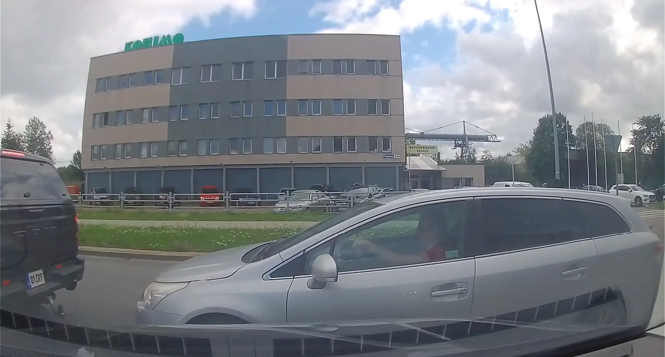 Lase vahele. Ega ikka ei lase küll!
