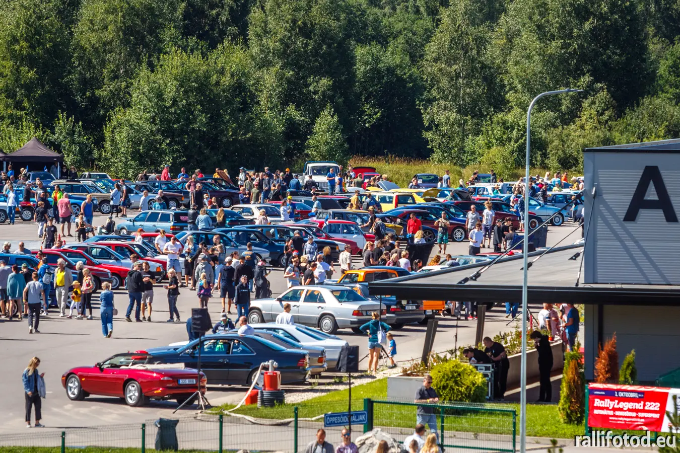 Laitses näidatakse 25+ vanuses autosid