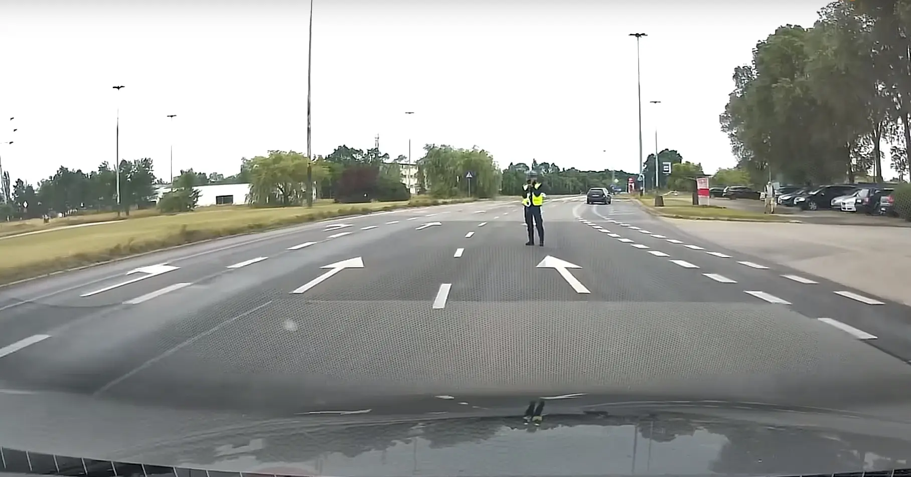 Politseinik mõõtis kiirust seistes keset teed